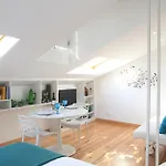 Daire Largo Trigueiros Light-filled Loft