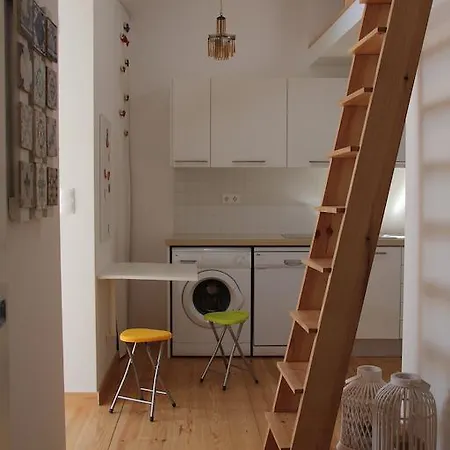 Largo Trigueiros Light-filled Loft 리스본