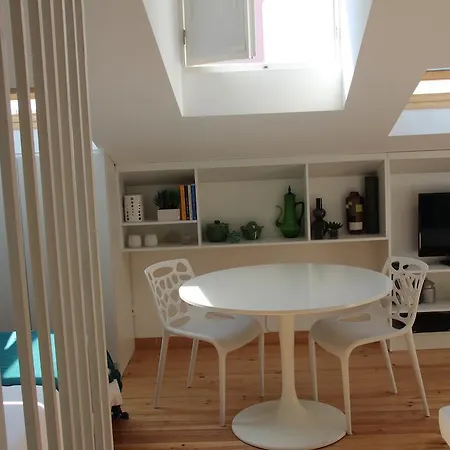 Daire Largo Trigueiros Light-filled Loft *