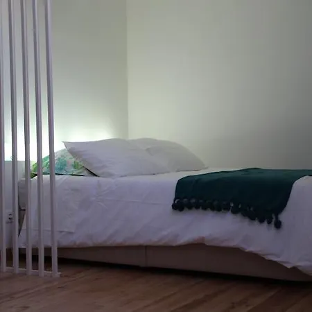 아파트 Largo Trigueiros Light-filled Loft *
