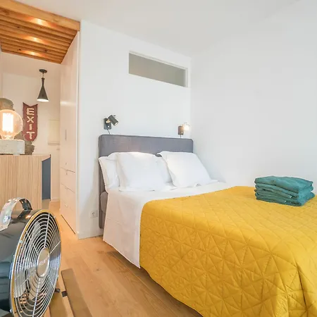 Largo Trigueiros Light-filled Loft 리스본