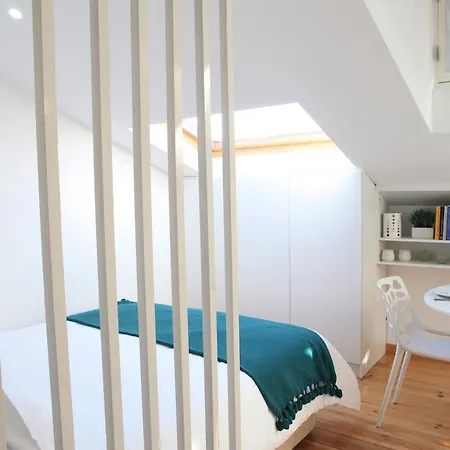 Largo Trigueiros Light-filled Loft ליסבון