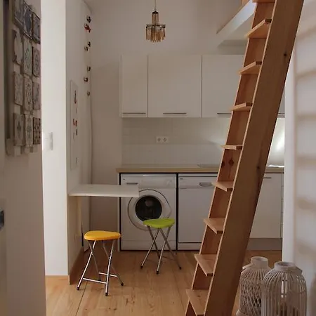 Largo Trigueiros Light-filled Loft ליסבון