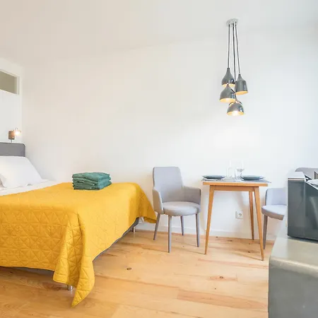 Largo Trigueiros Light-filled Loft דירה