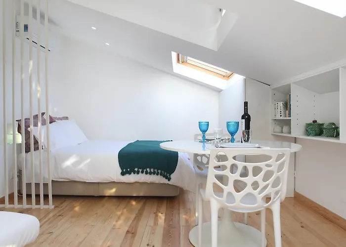 Largo Trigueiros Light-filled Loft