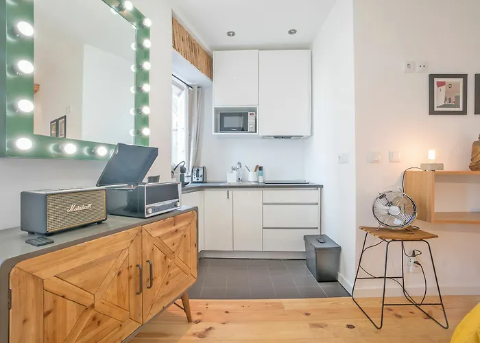 Largo Trigueiros Light-filled Loft شقة *