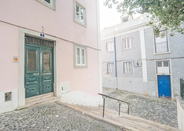 Largo Trigueiros Light-filled Loft شقة