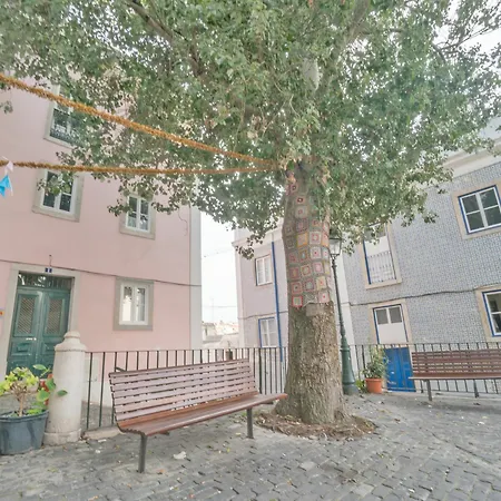 アパート Largo Trigueiros Light-filled Loft リスボン