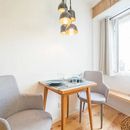 Largo Trigueiros Light-filled Loft Lisbon